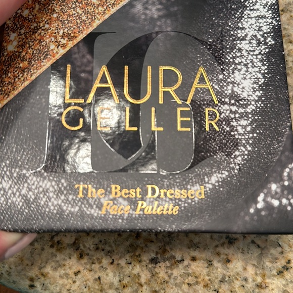 Laura Geller The Best Dressed Face Palette - Picture 2 of 3